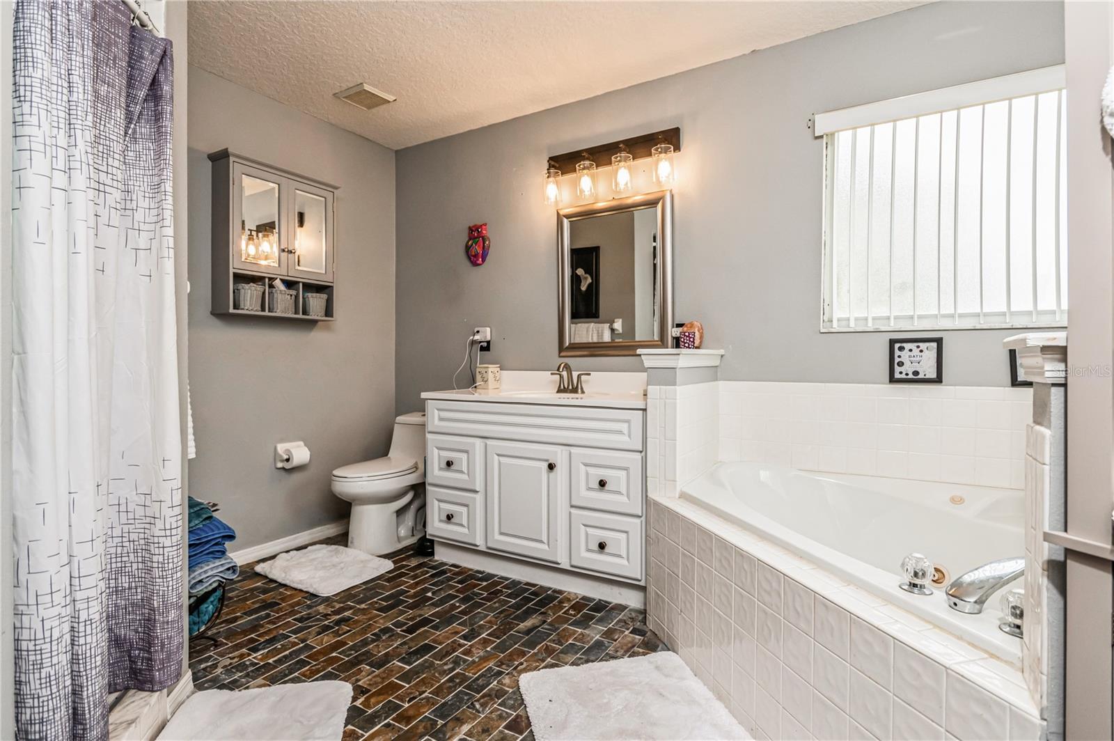 Image 17 of 28 For 2405 Abalone Boulevard