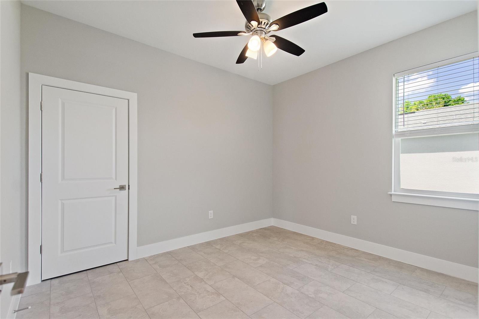 Listing photo id 22 for 421 19th Terrace