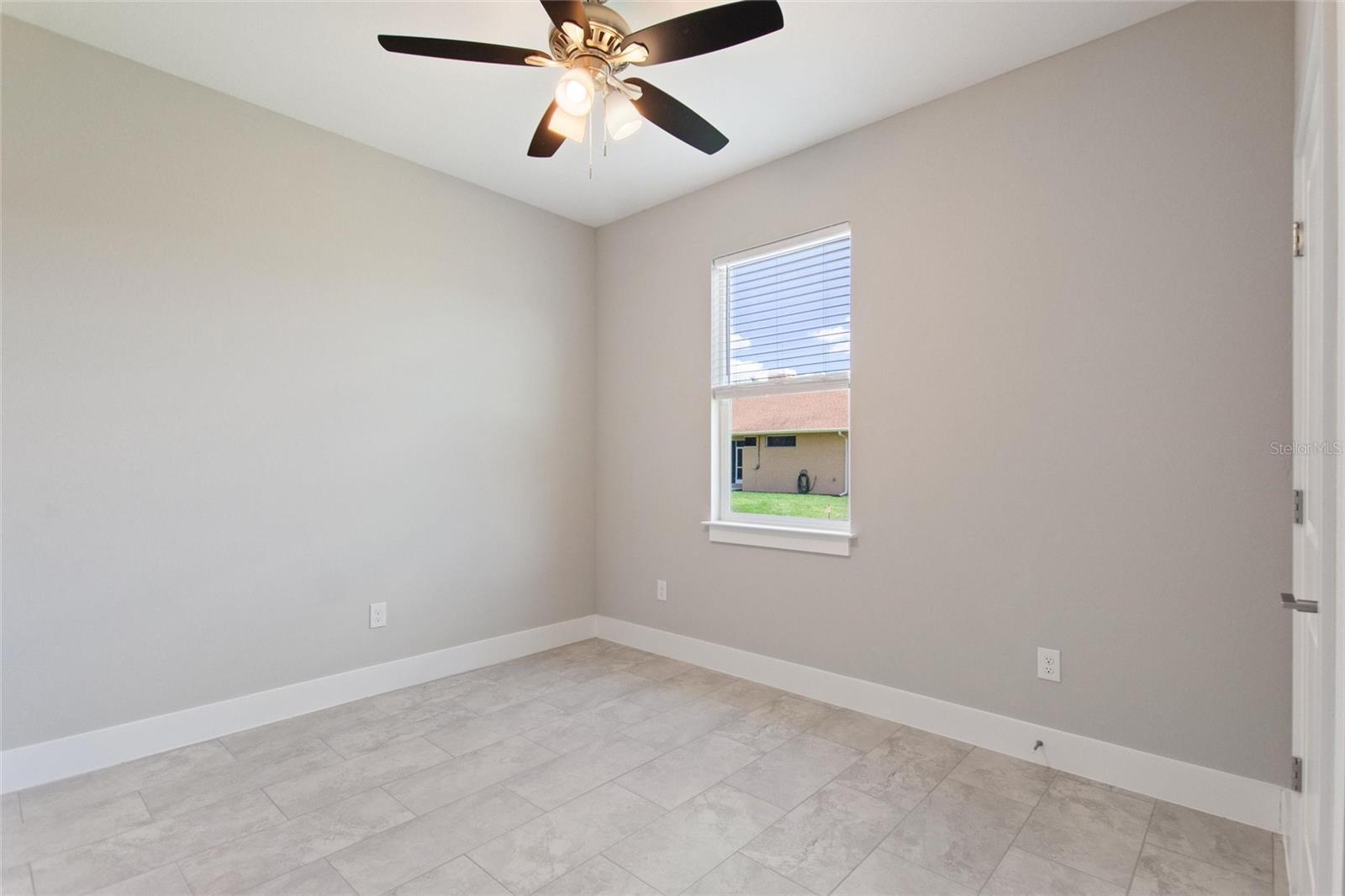 Listing photo id 27 for 421 19th Terrace