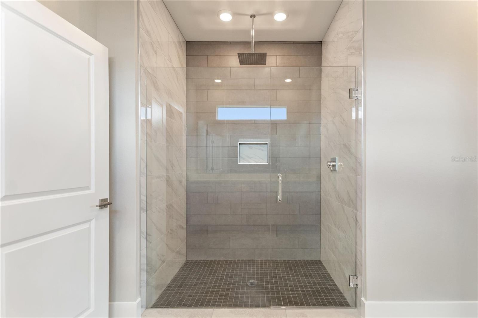 Listing photo id 32 for 421 19th Terrace