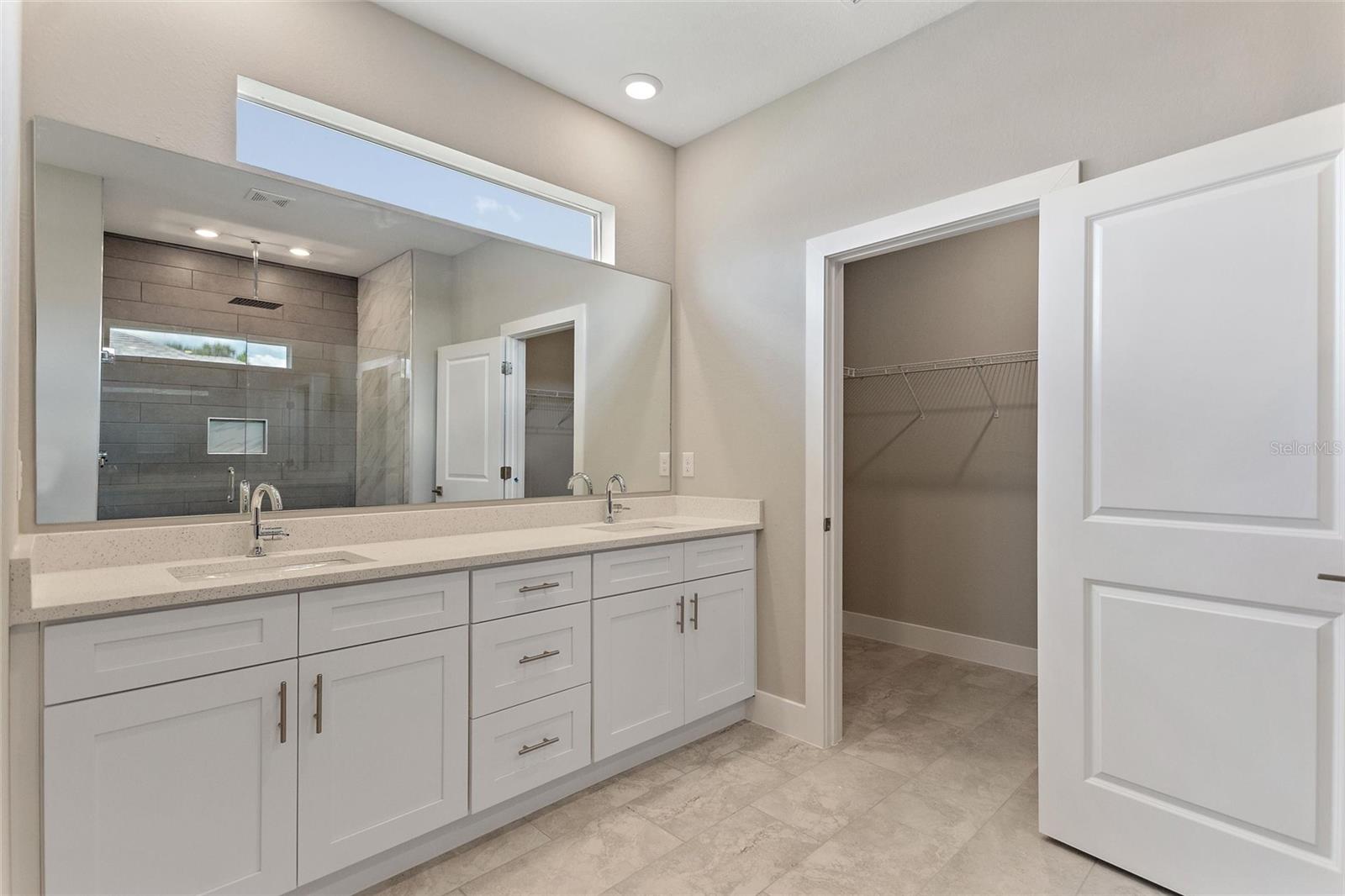 Listing photo id 33 for 421 19th Terrace