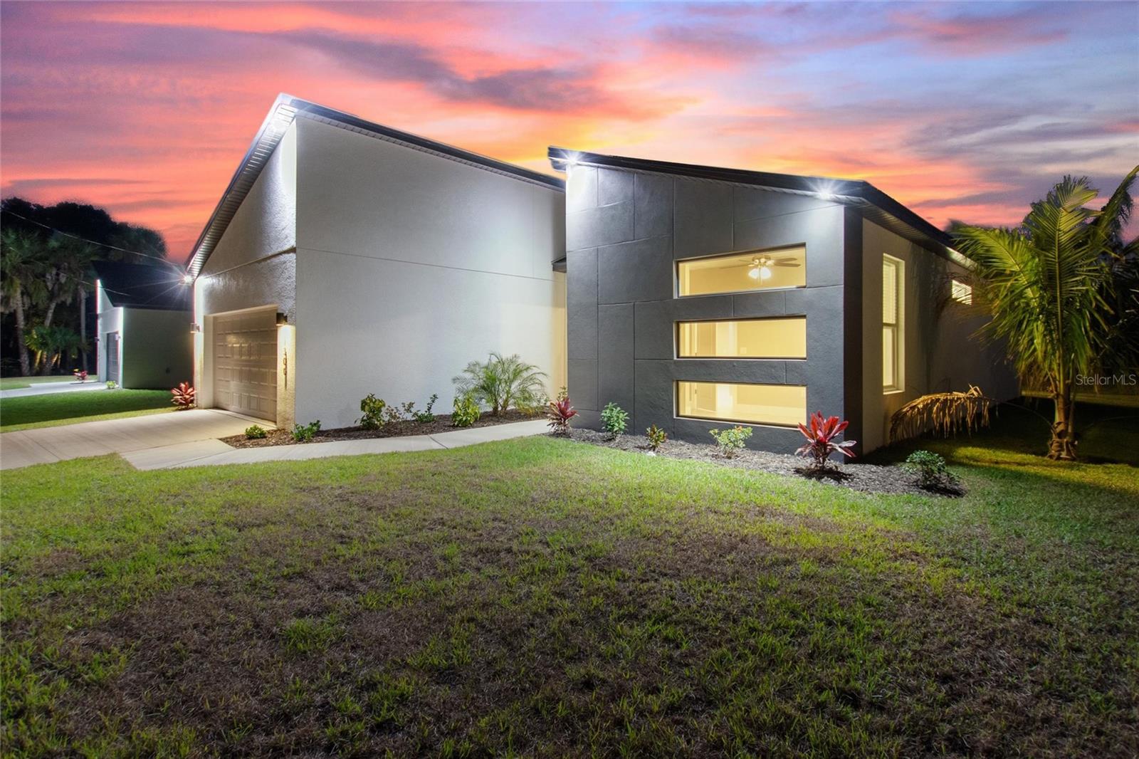 Listing photo id 2 for 421 19th Terrace