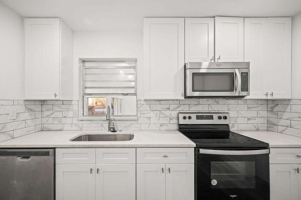 Image 11 of 26 For 5925 Hilltop Lane W