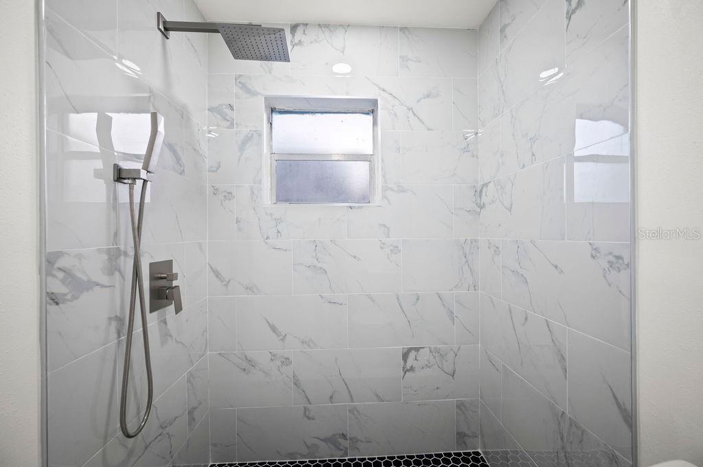 Image 23 of 26 For 5925 Hilltop Lane W