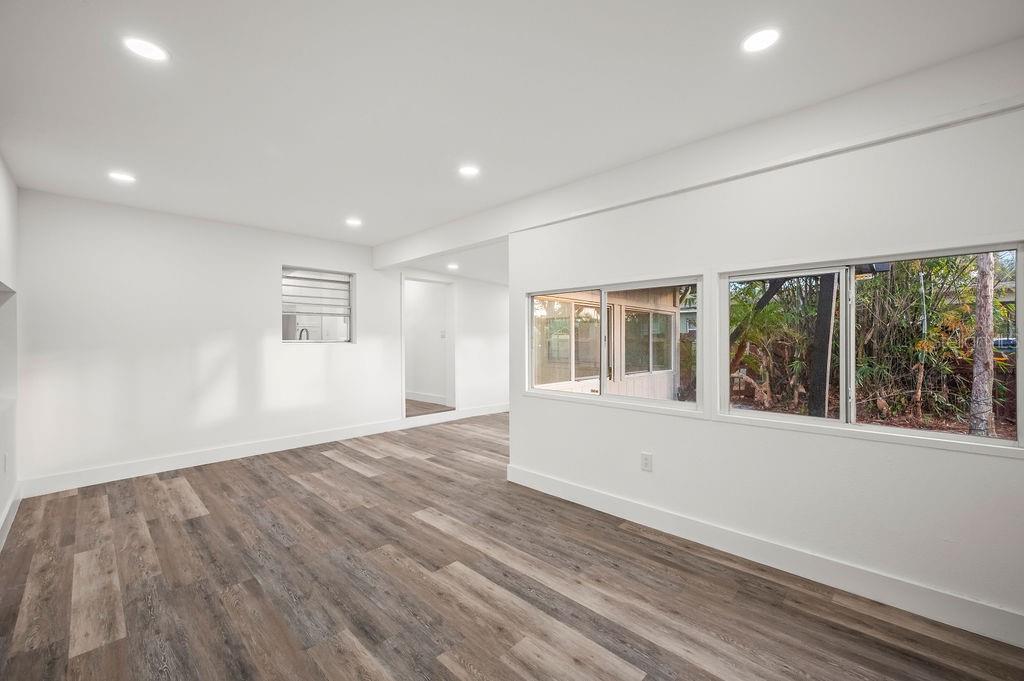 Image 3 of 26 For 5925 Hilltop Lane W