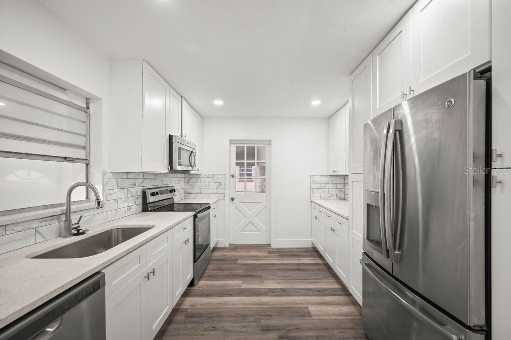 Image 6 of 26 For 5925 Hilltop Lane W