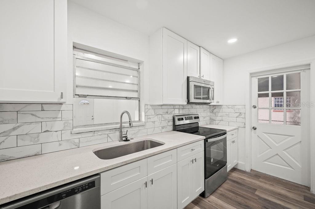 Image 7 of 26 For 5925 Hilltop Lane W