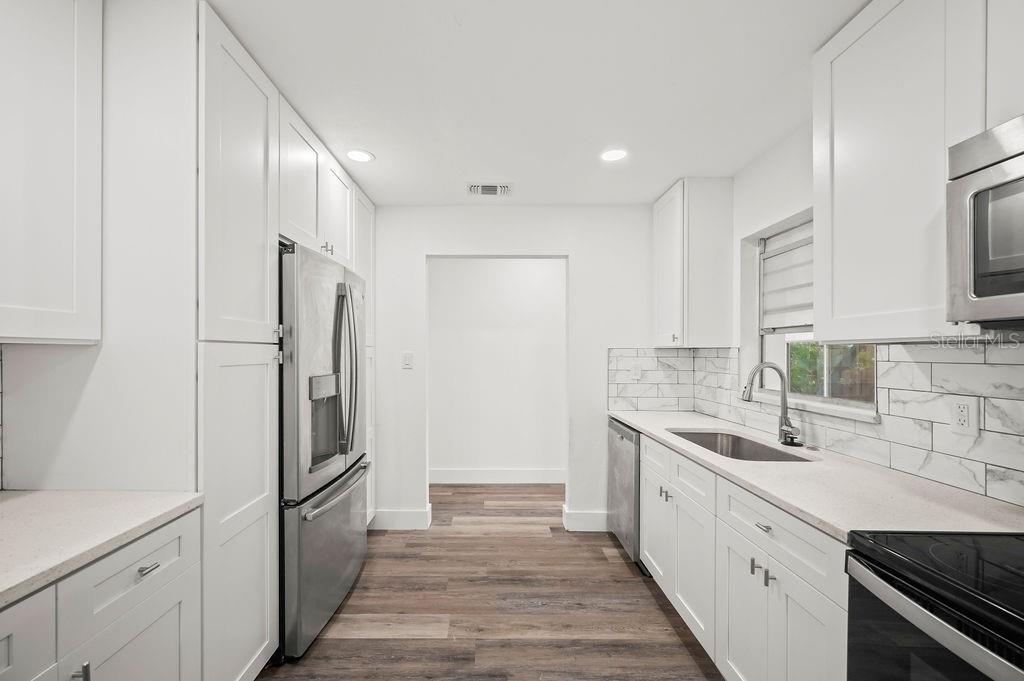 Image 9 of 26 For 5925 Hilltop Lane W