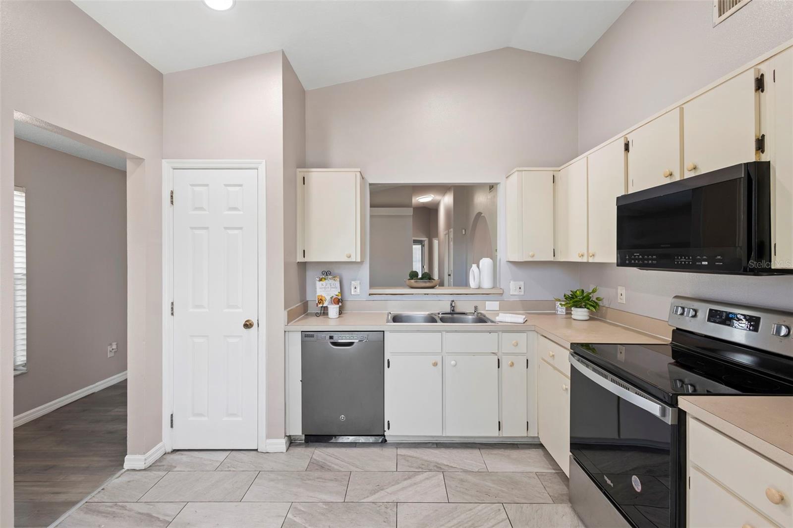 Image 28 of 43 For 612 Dharma Circle