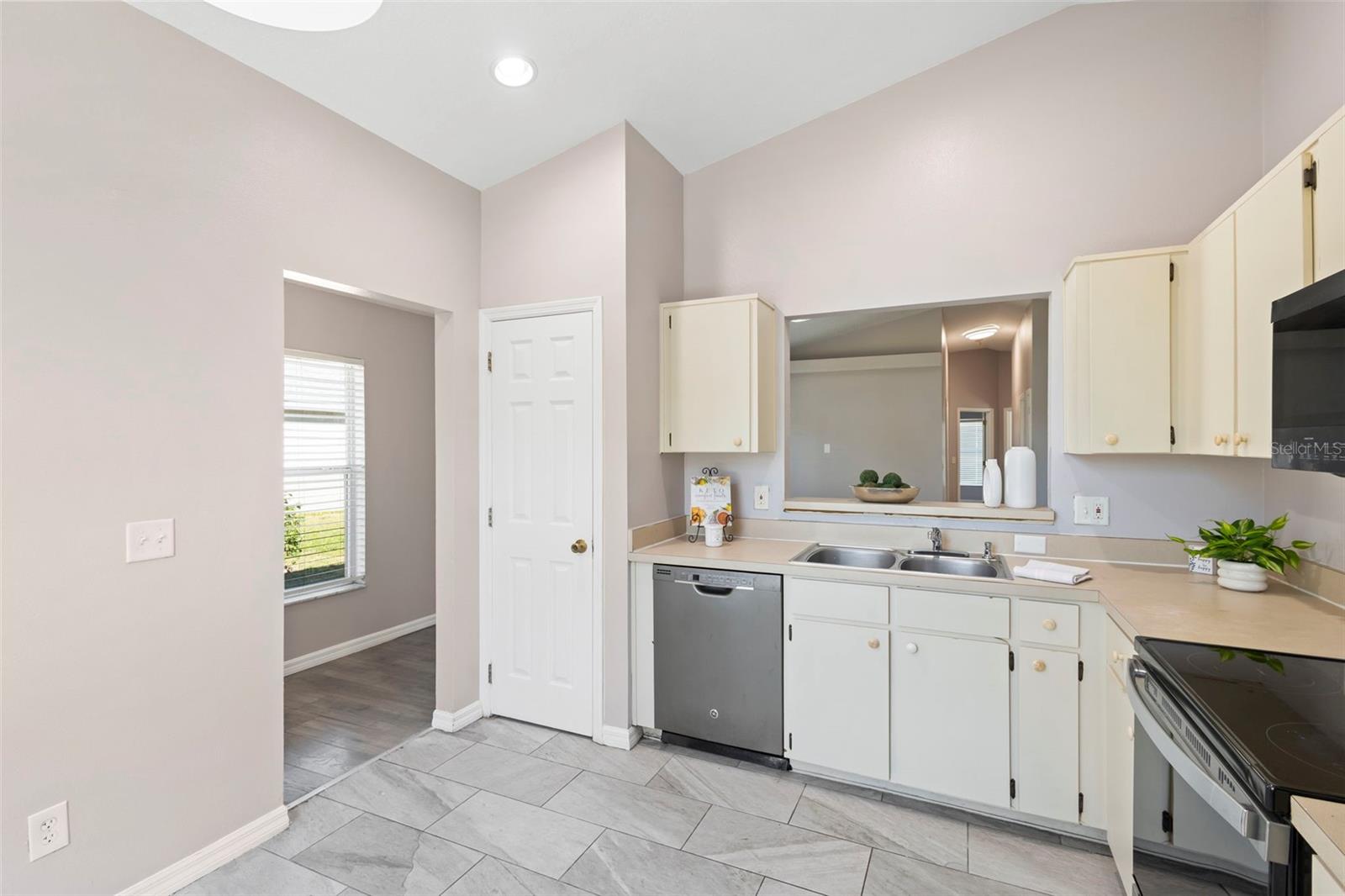 Image 29 of 43 For 612 Dharma Circle