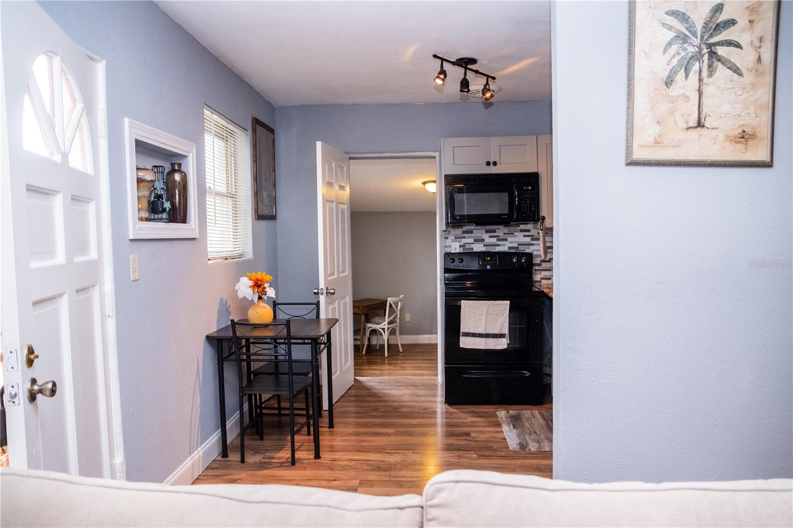 Image 12 of 17 For 313 Center Avenue