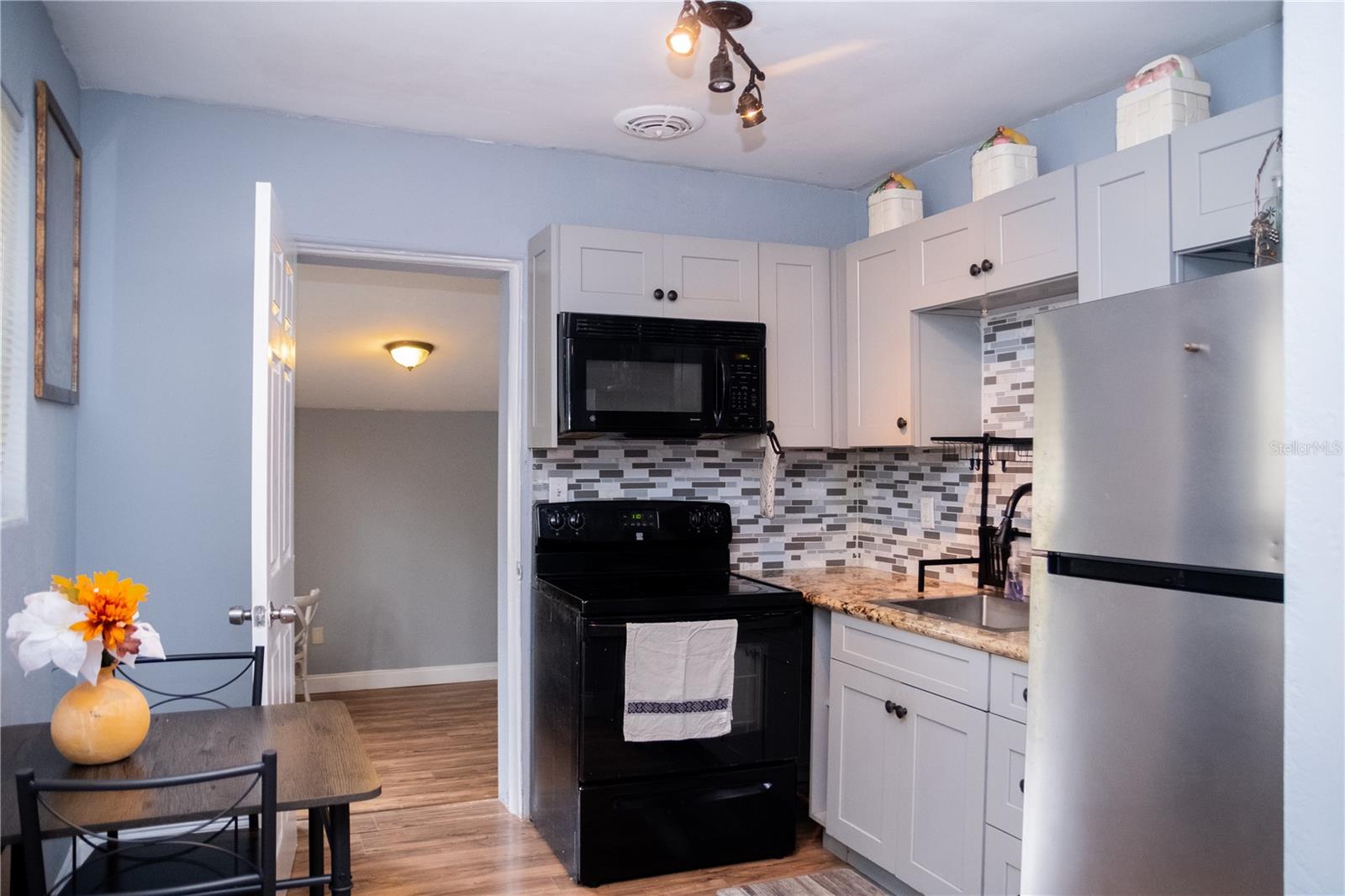 Image 7 of 17 For 313 Center Avenue