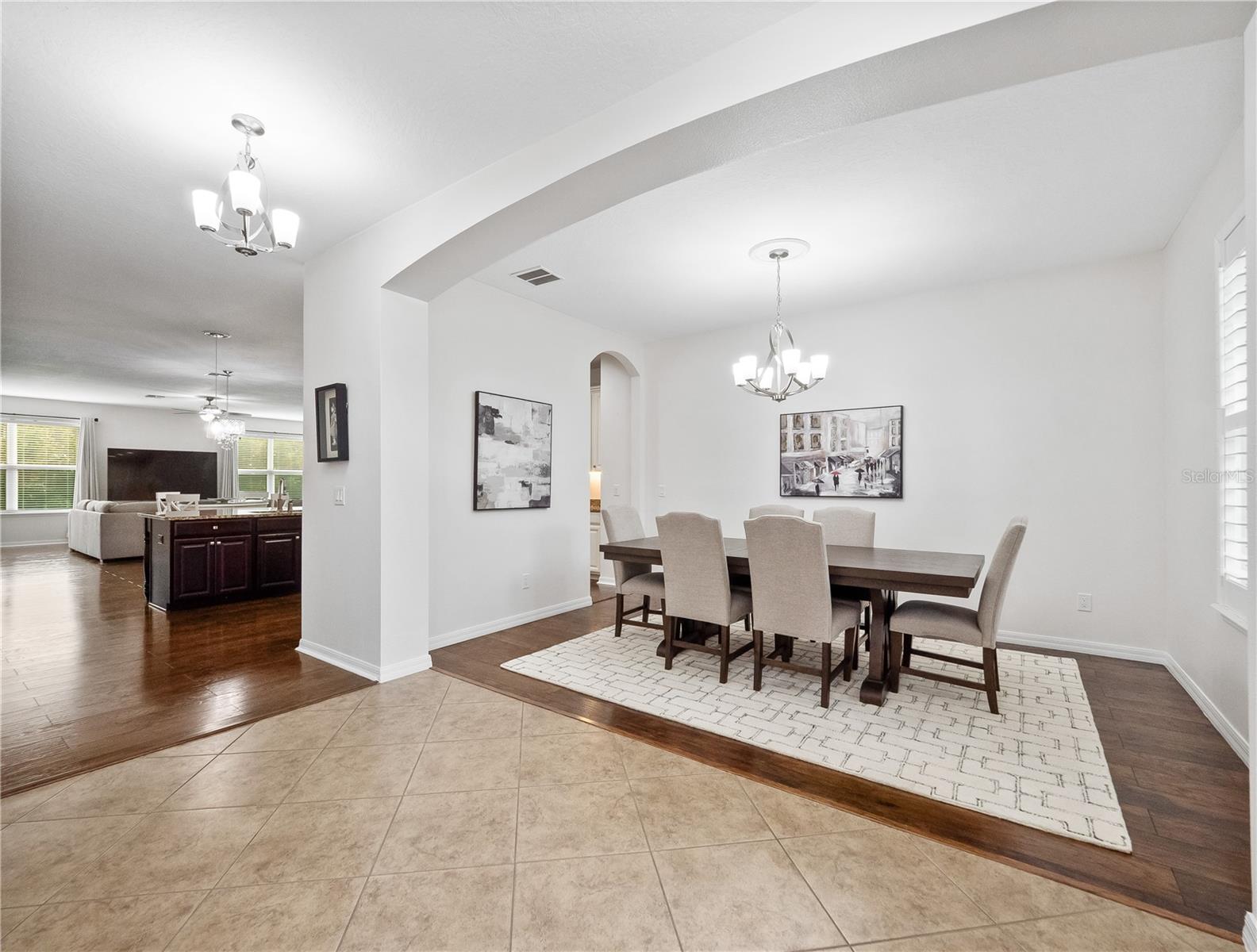 Image 14 of 98 For 780 Daisy Hill Court