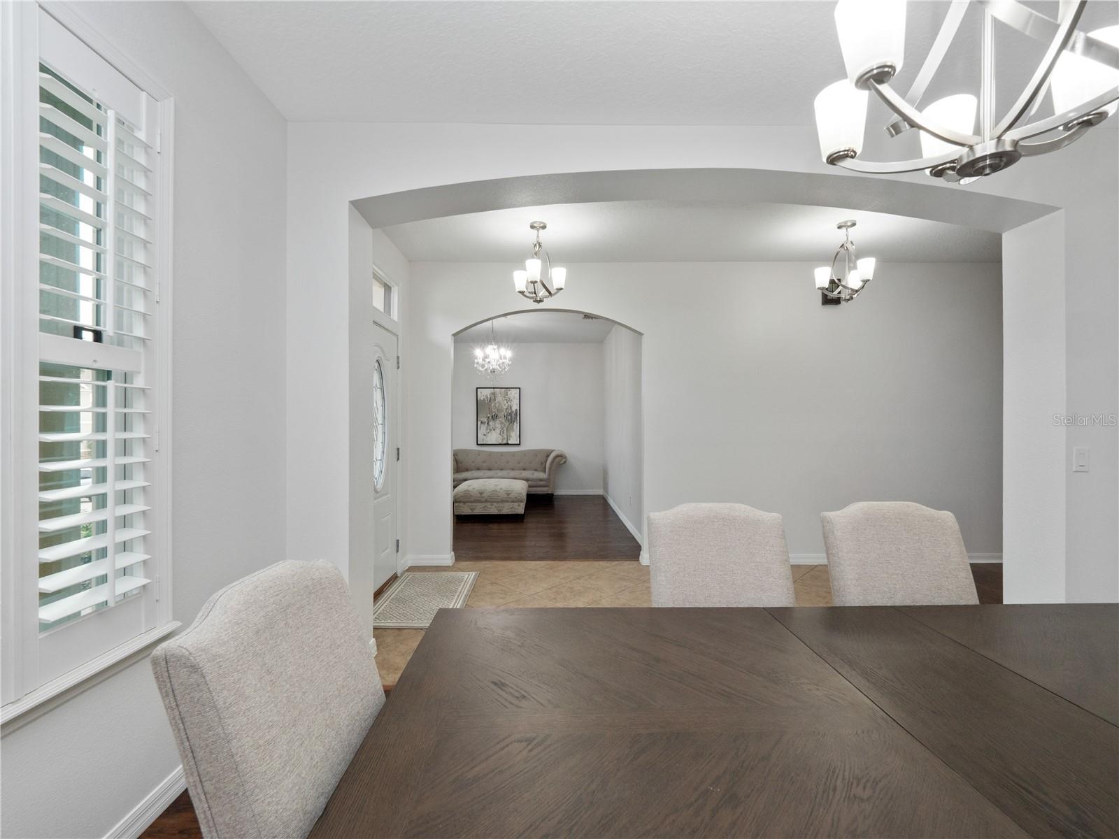 Image 17 of 98 For 780 Daisy Hill Court