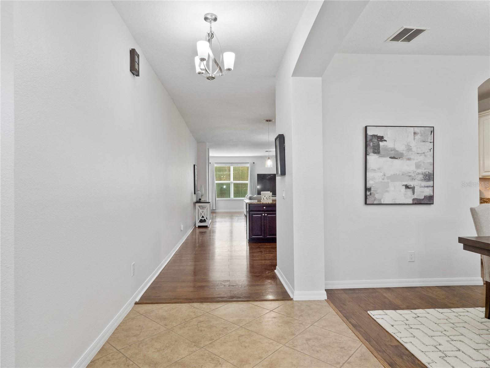 Image 19 of 98 For 780 Daisy Hill Court