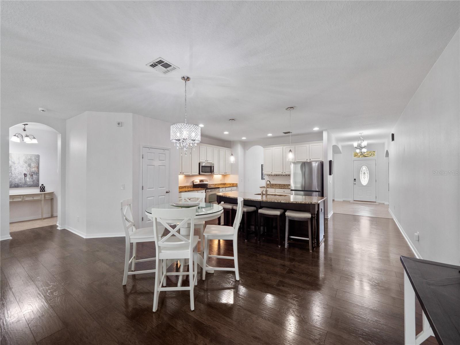 Image 21 of 98 For 780 Daisy Hill Court