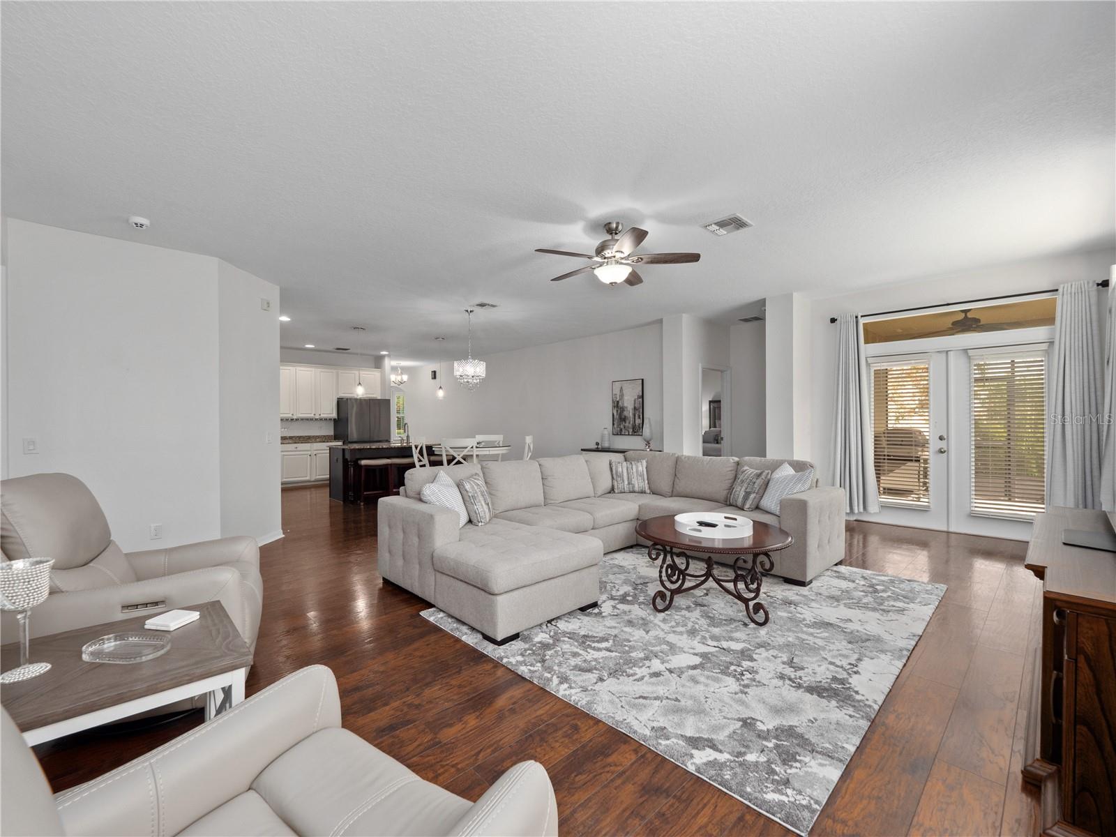 Image 22 of 98 For 780 Daisy Hill Court