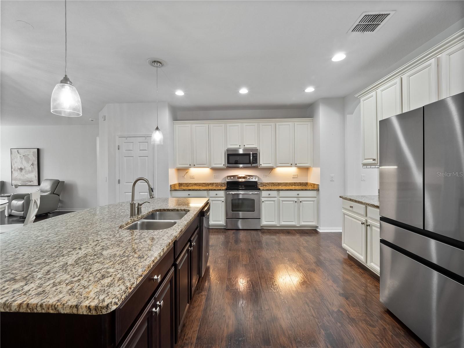 Image 25 of 98 For 780 Daisy Hill Court