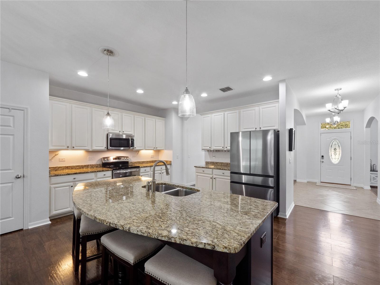 Image 27 of 98 For 780 Daisy Hill Court