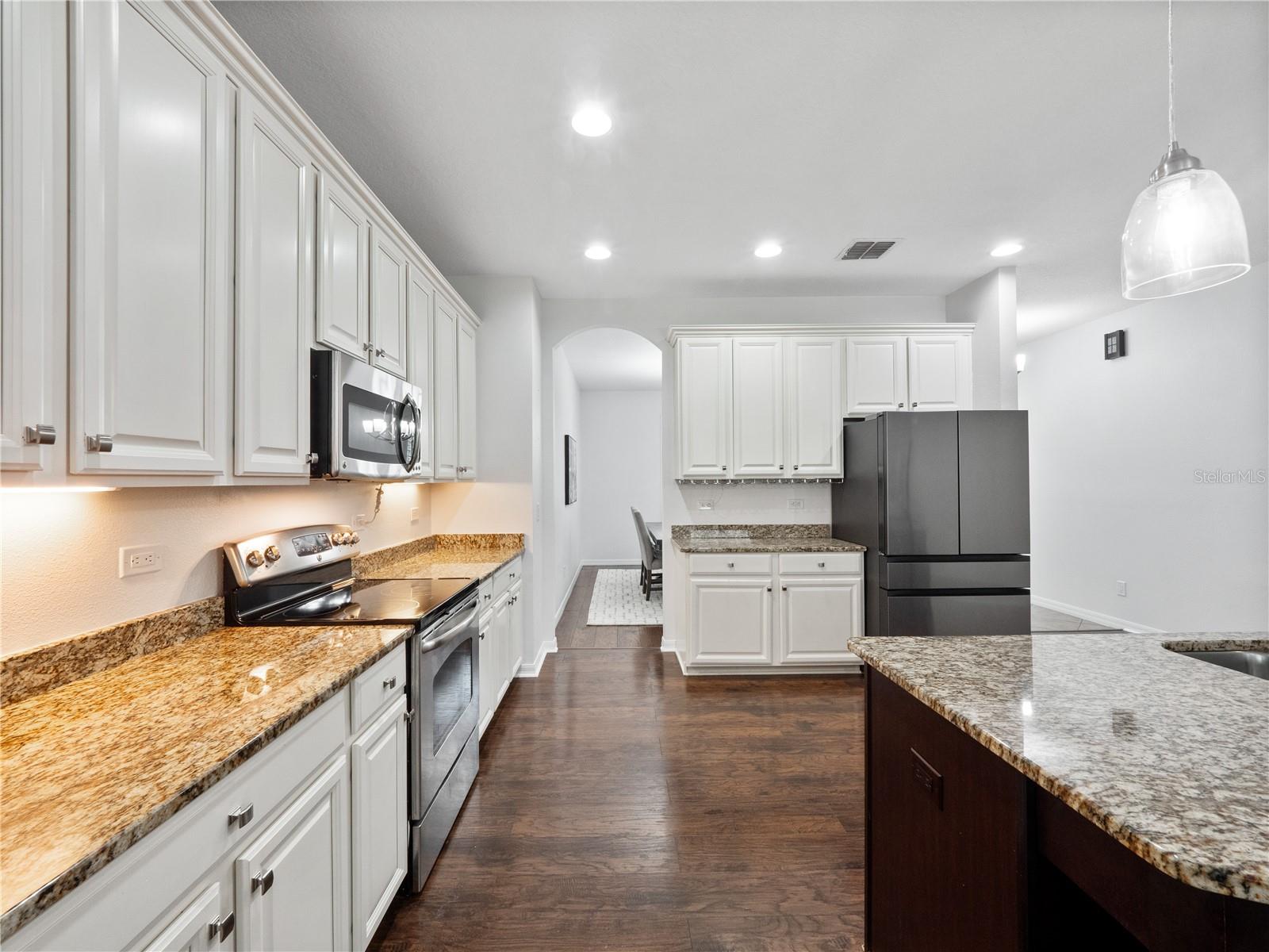 Image 28 of 98 For 780 Daisy Hill Court