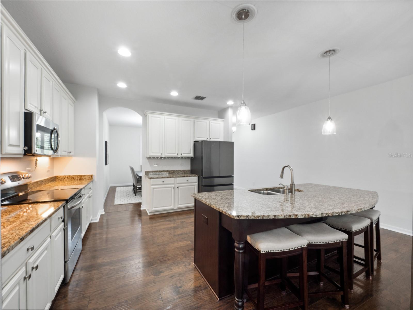 Image 29 of 98 For 780 Daisy Hill Court