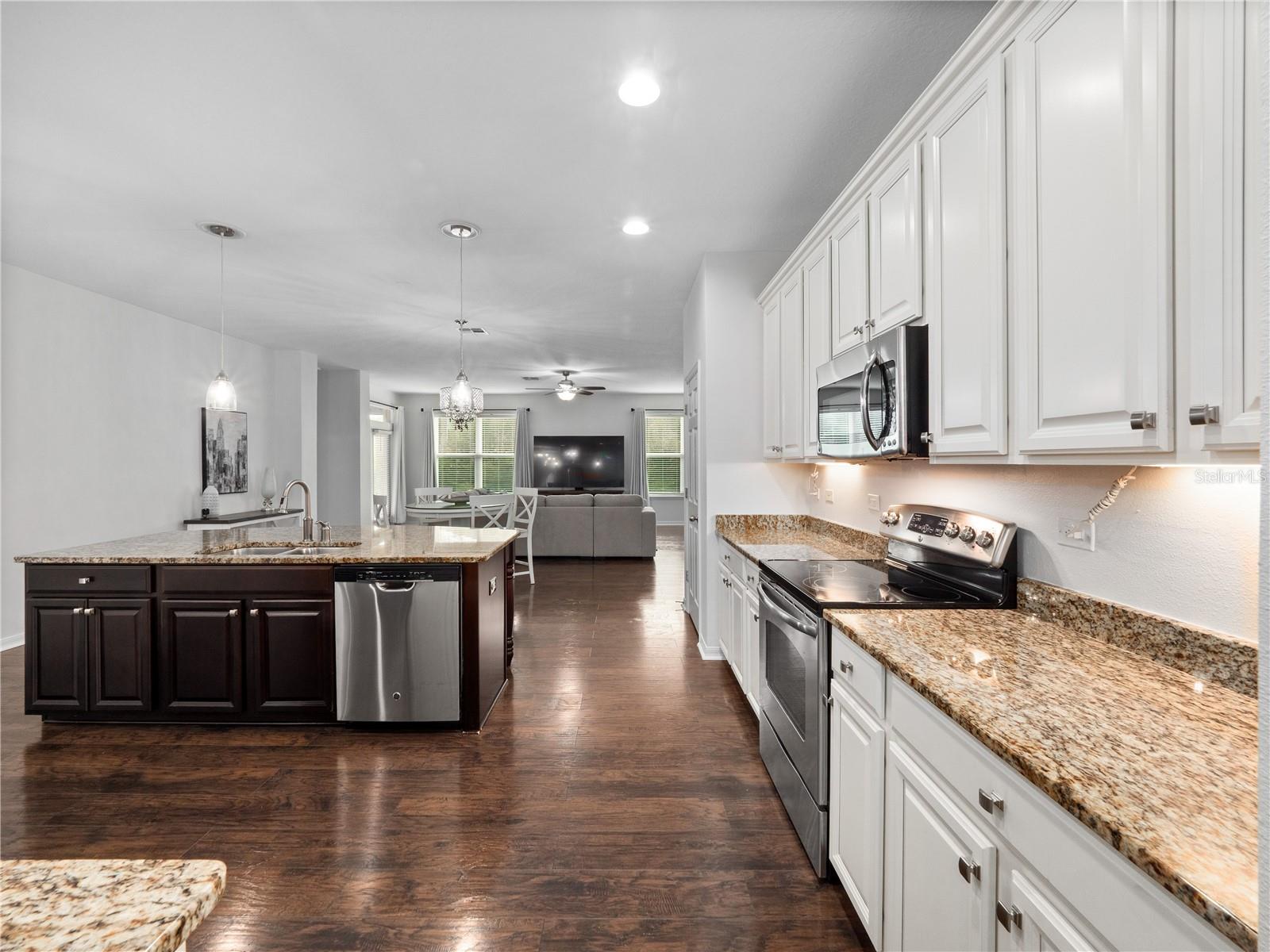 Image 30 of 98 For 780 Daisy Hill Court