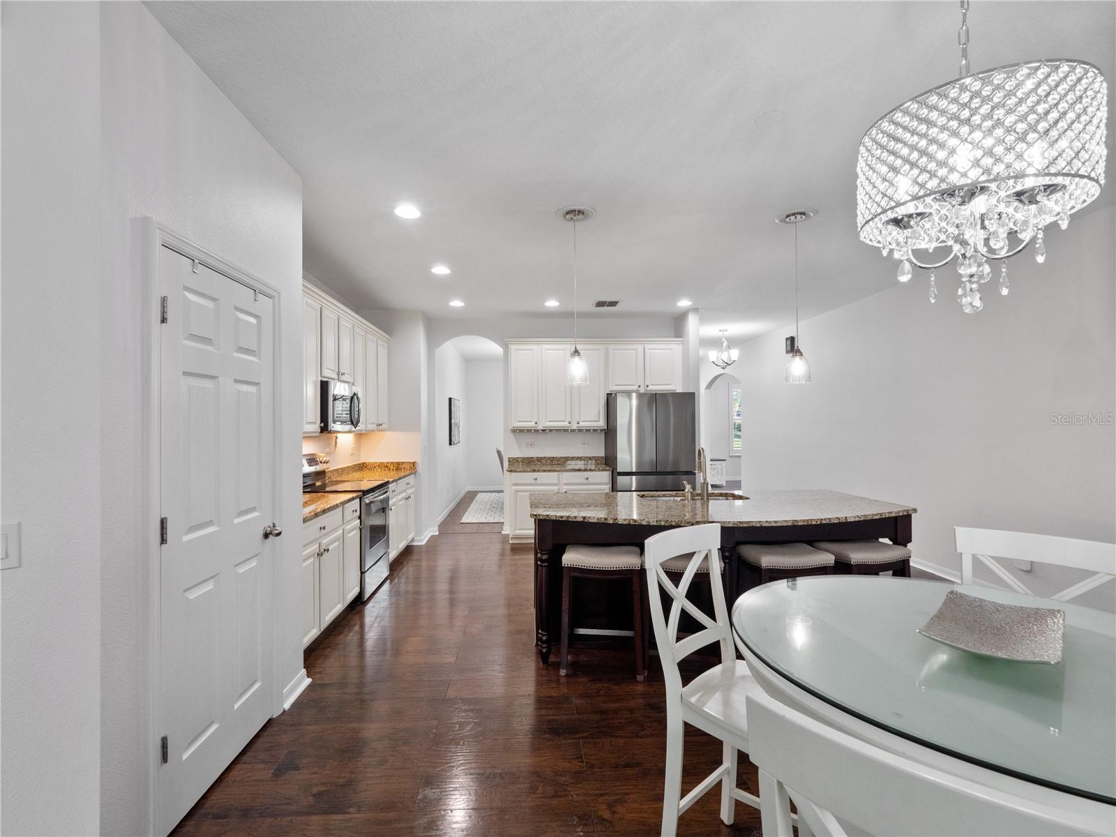 Image 33 of 98 For 780 Daisy Hill Court