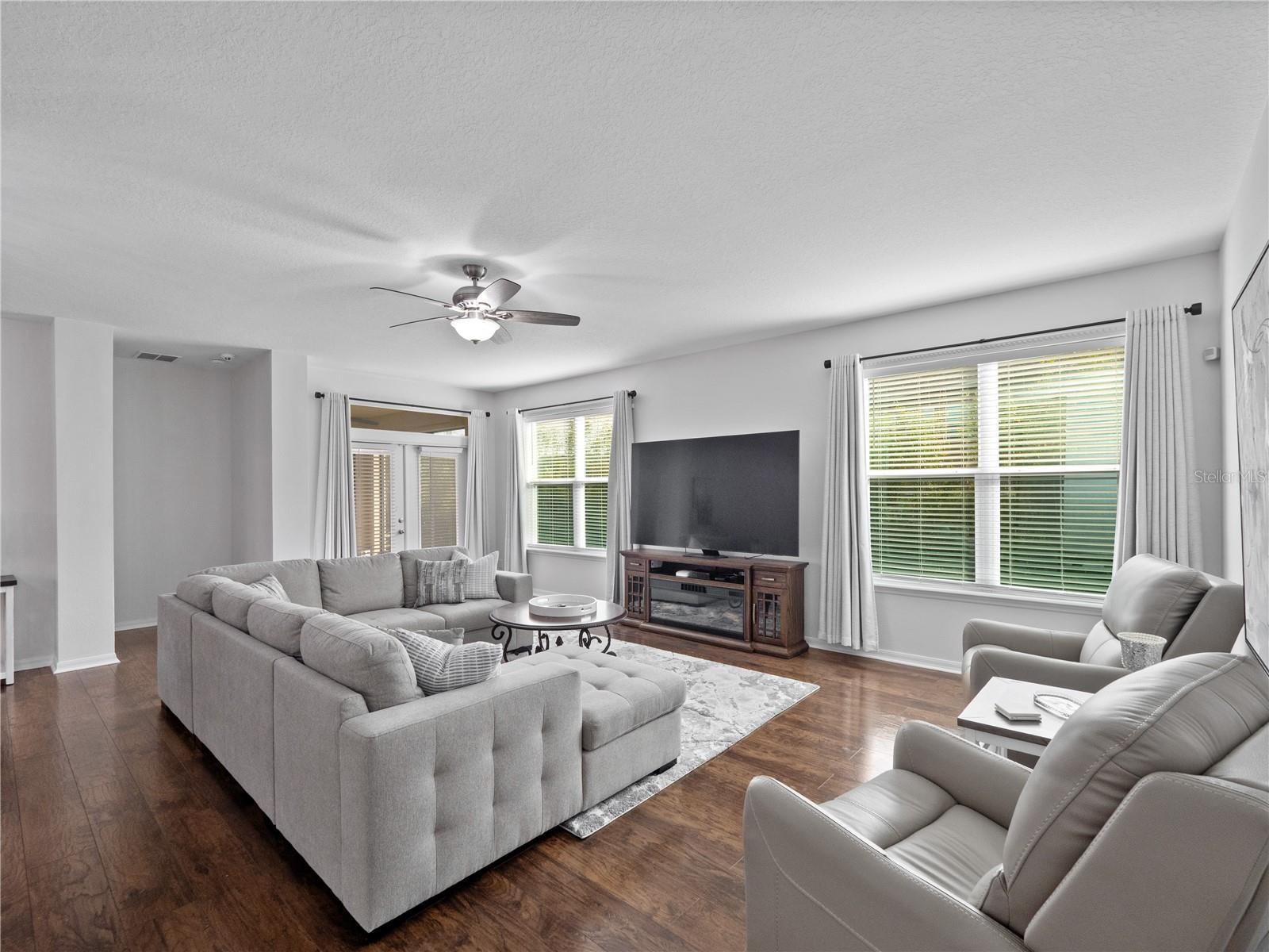 Image 36 of 98 For 780 Daisy Hill Court