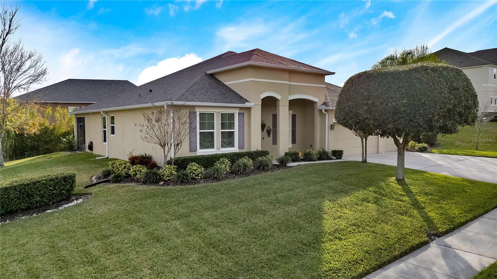 Image 4 of 98 For 780 Daisy Hill Court