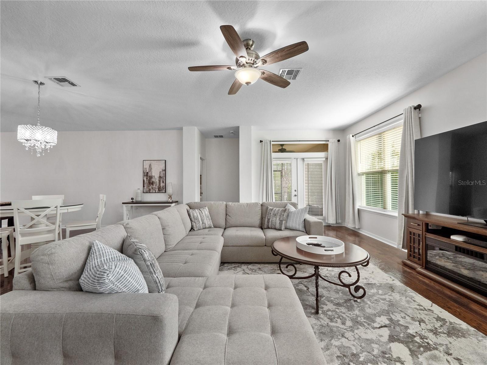 Image 41 of 98 For 780 Daisy Hill Court