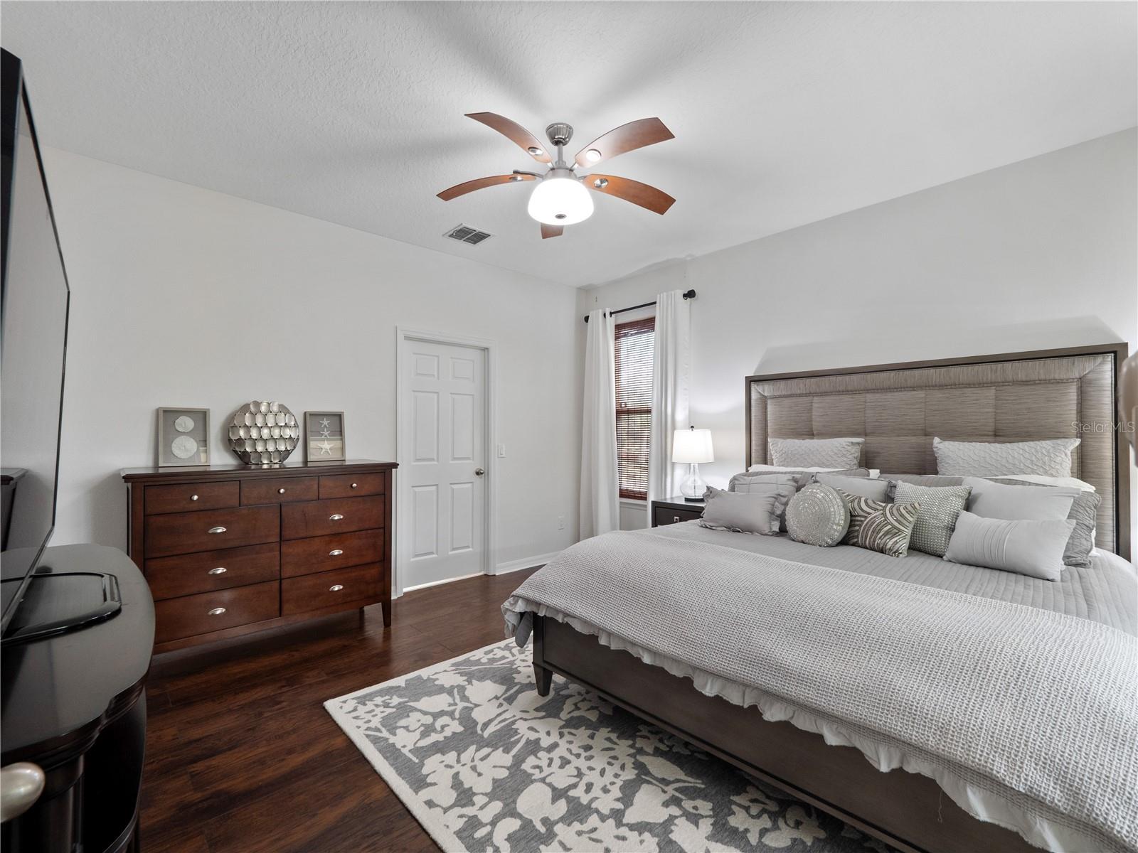 Image 44 of 98 For 780 Daisy Hill Court