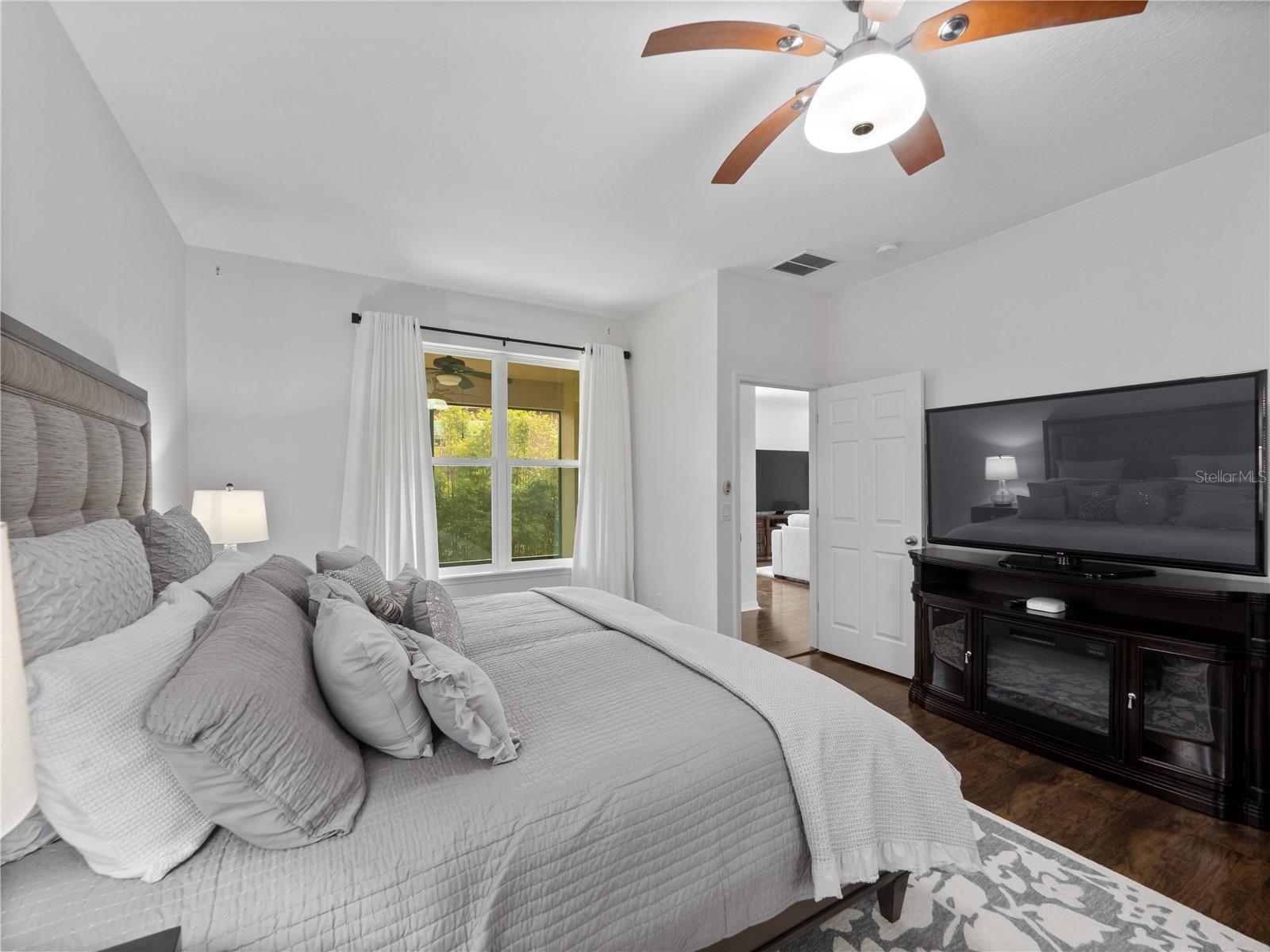 Image 47 of 98 For 780 Daisy Hill Court