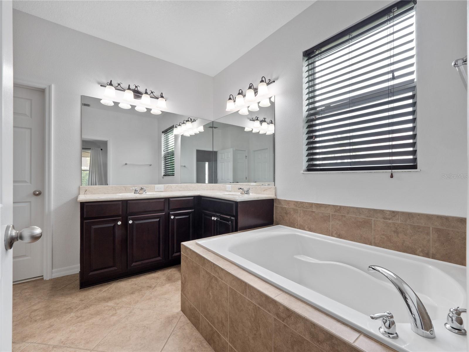 Image 48 of 98 For 780 Daisy Hill Court