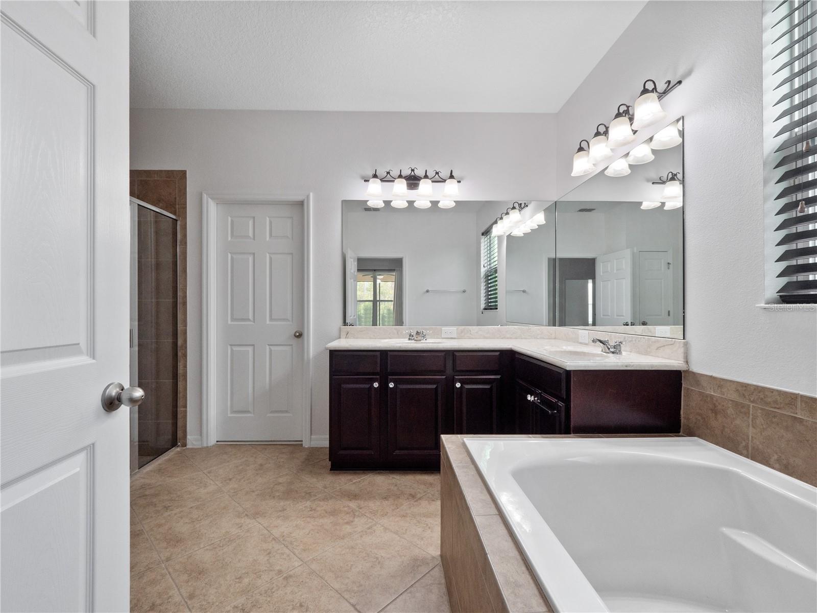 Image 49 of 98 For 780 Daisy Hill Court