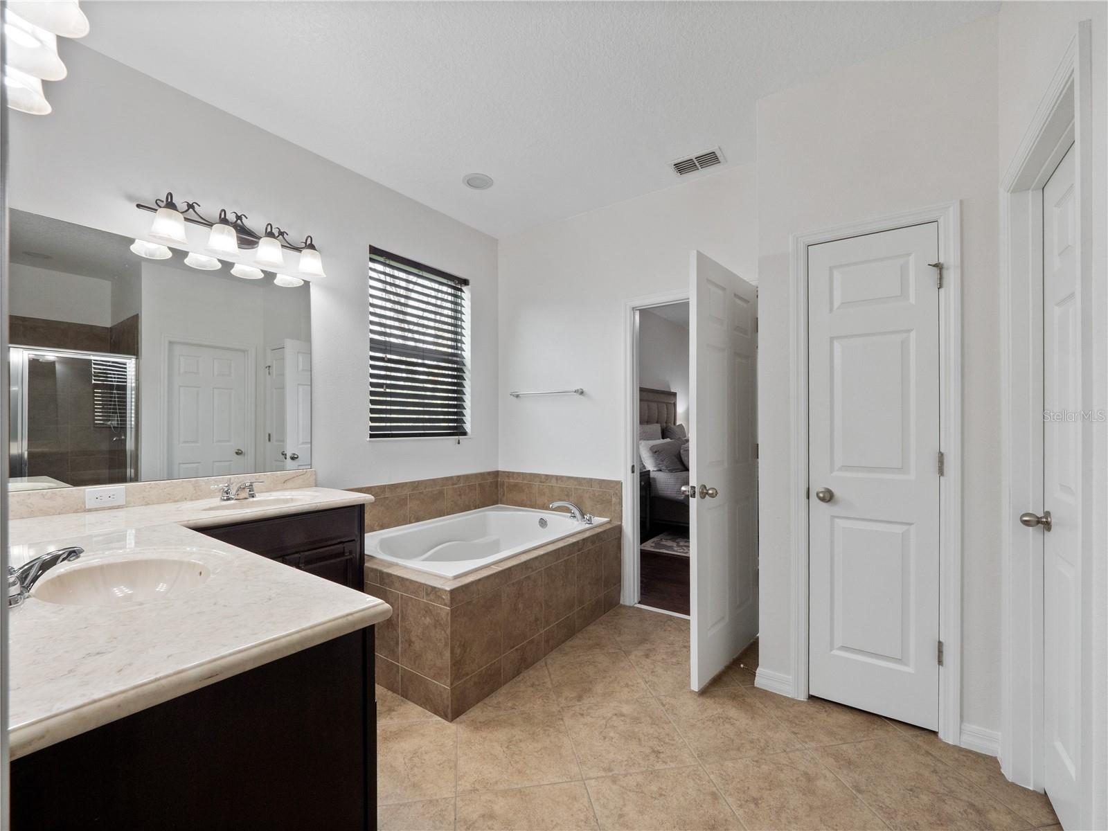 Image 51 of 98 For 780 Daisy Hill Court