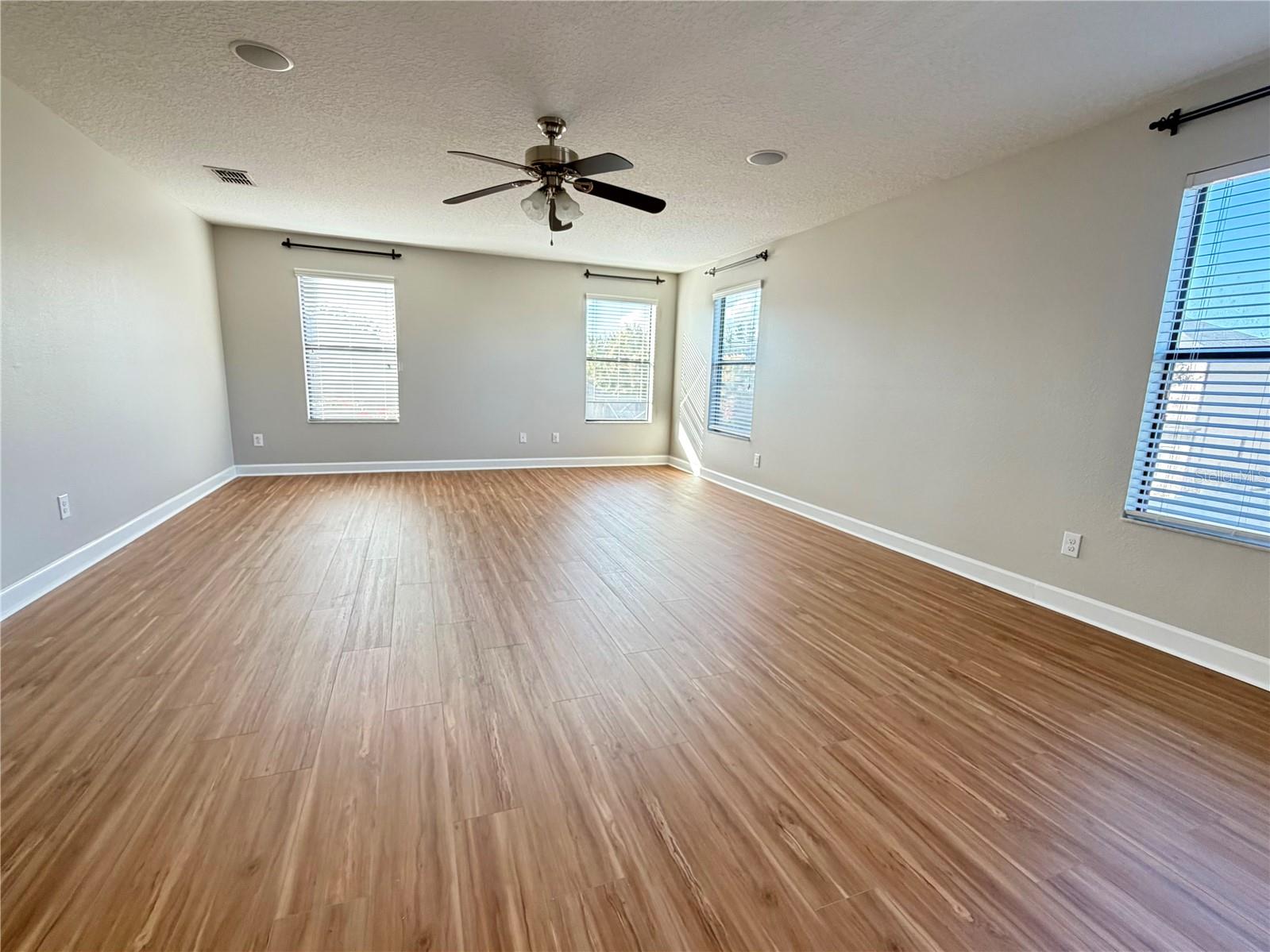 Image 23 of 33 For 2069 Nerva Road