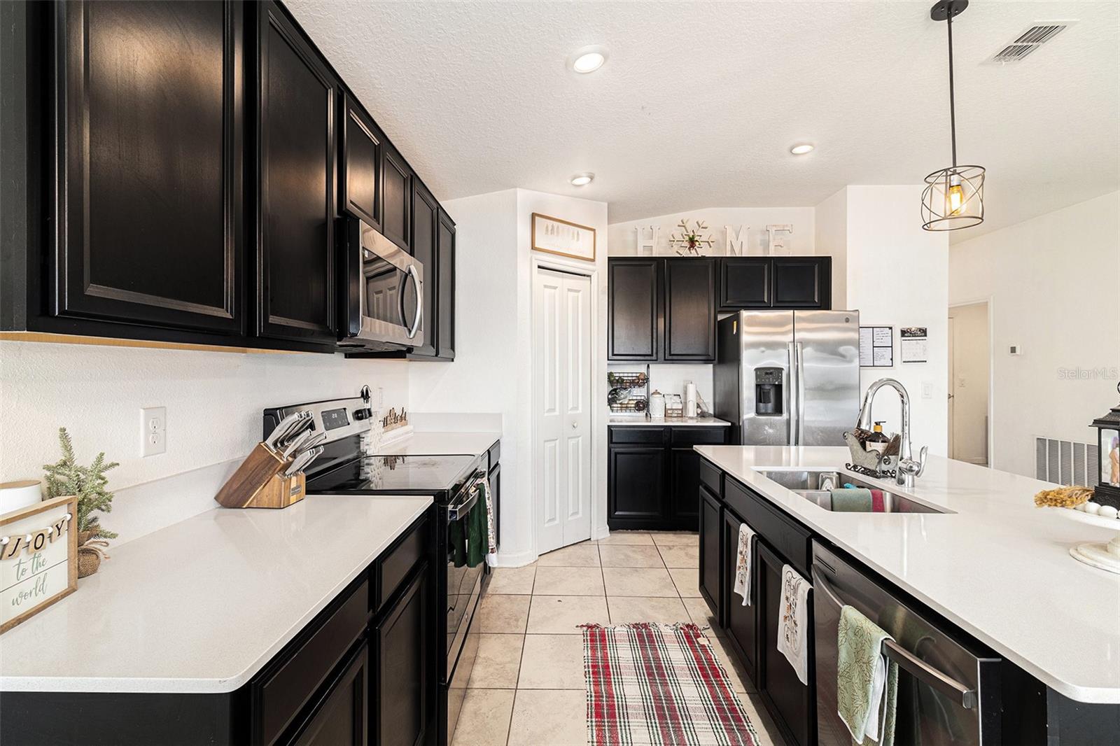 Image 11 of 31 For 212 Pineywoods Street