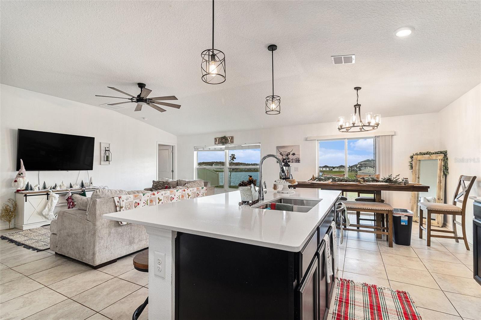 Image 14 of 31 For 212 Pineywoods Street