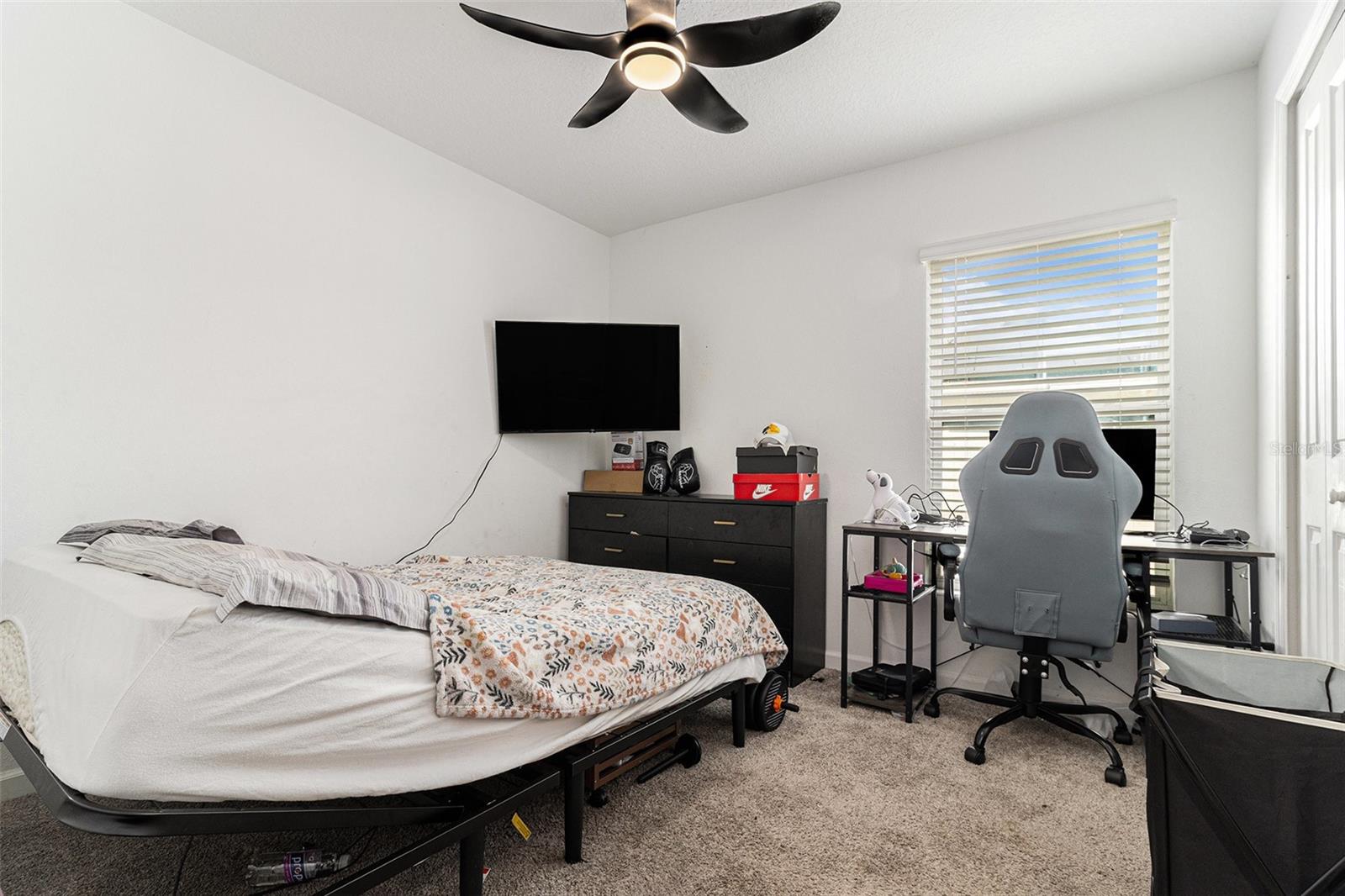 Image 15 of 31 For 212 Pineywoods Street