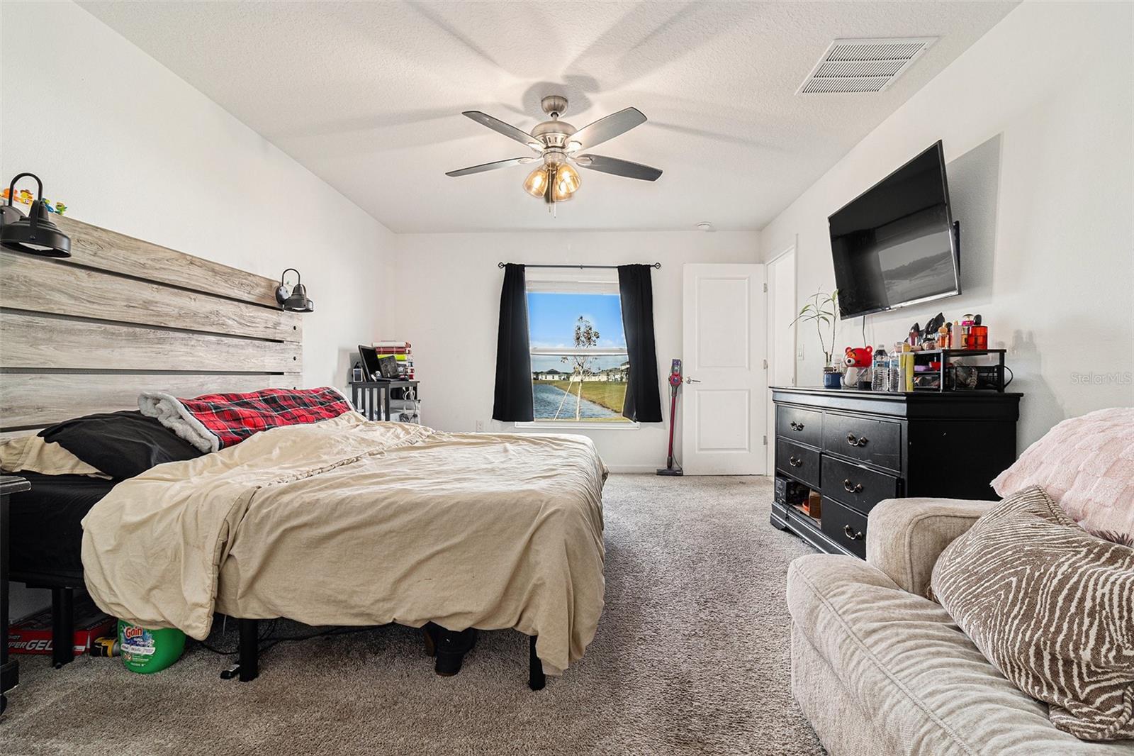 Image 17 of 31 For 212 Pineywoods Street