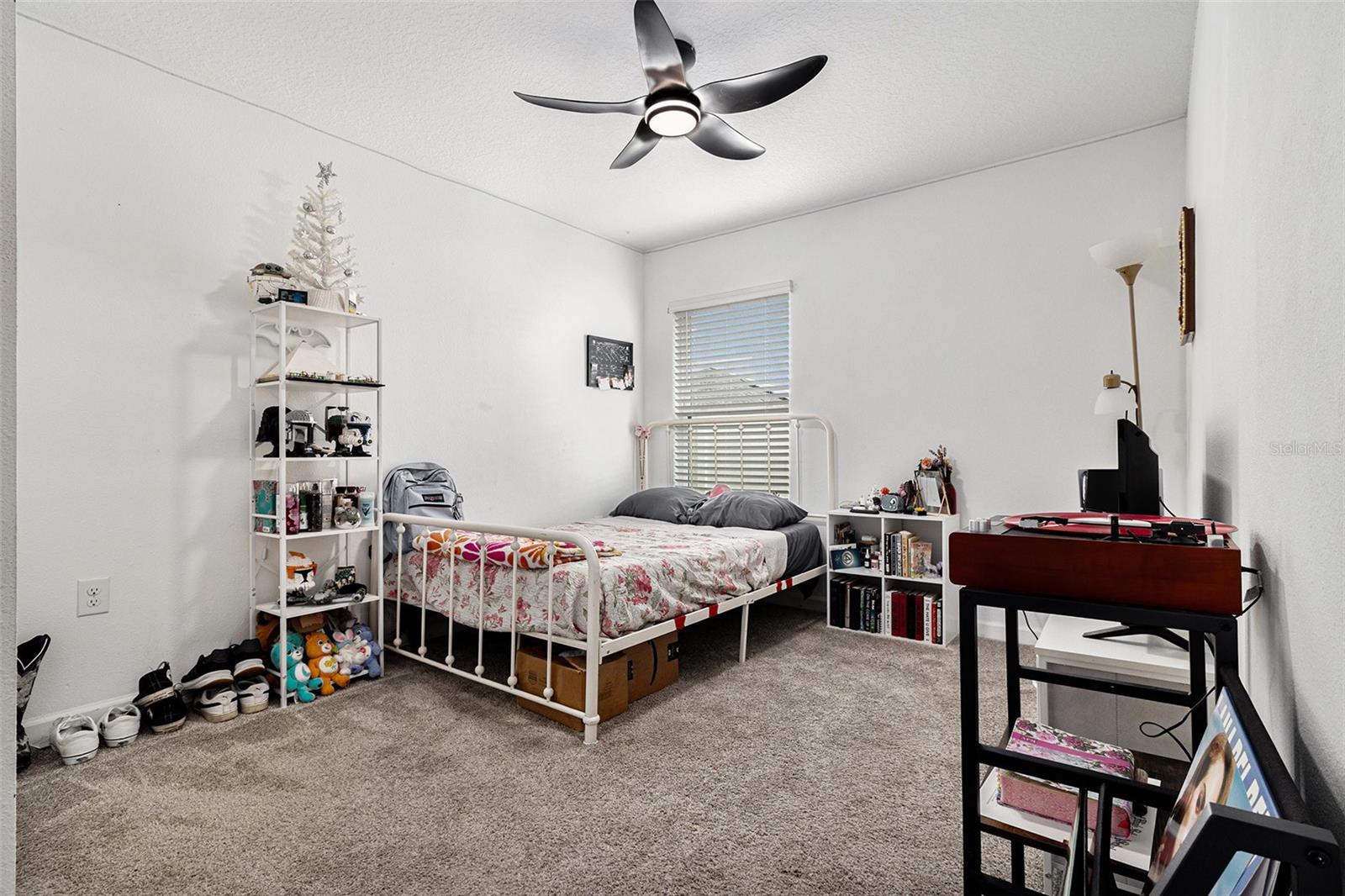 Image 21 of 31 For 212 Pineywoods Street