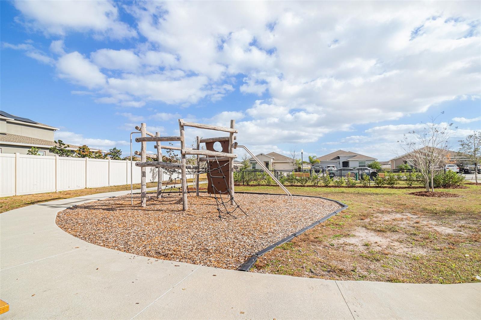 Image 28 of 31 For 212 Pineywoods Street