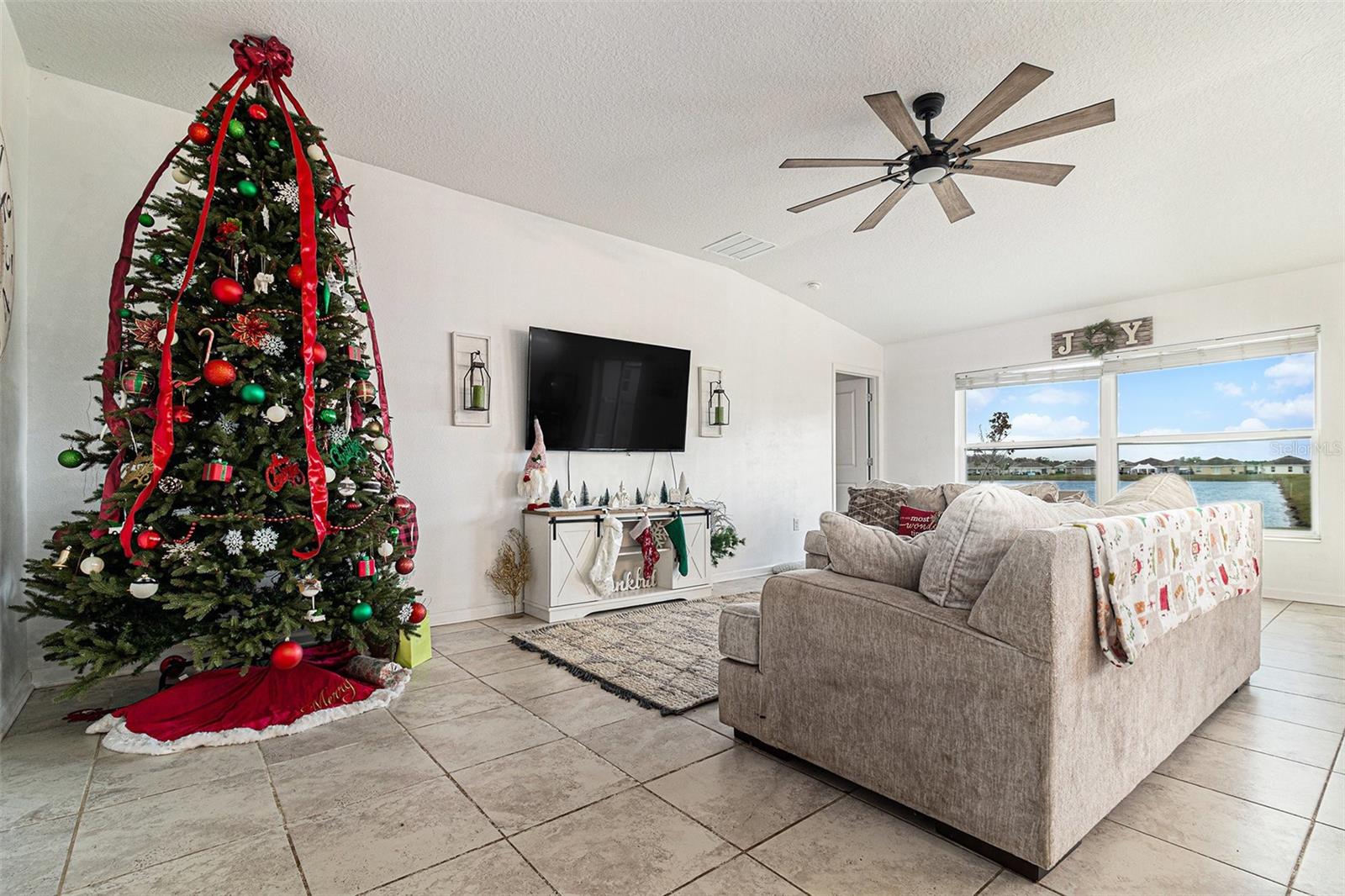 Image 4 of 31 For 212 Pineywoods Street