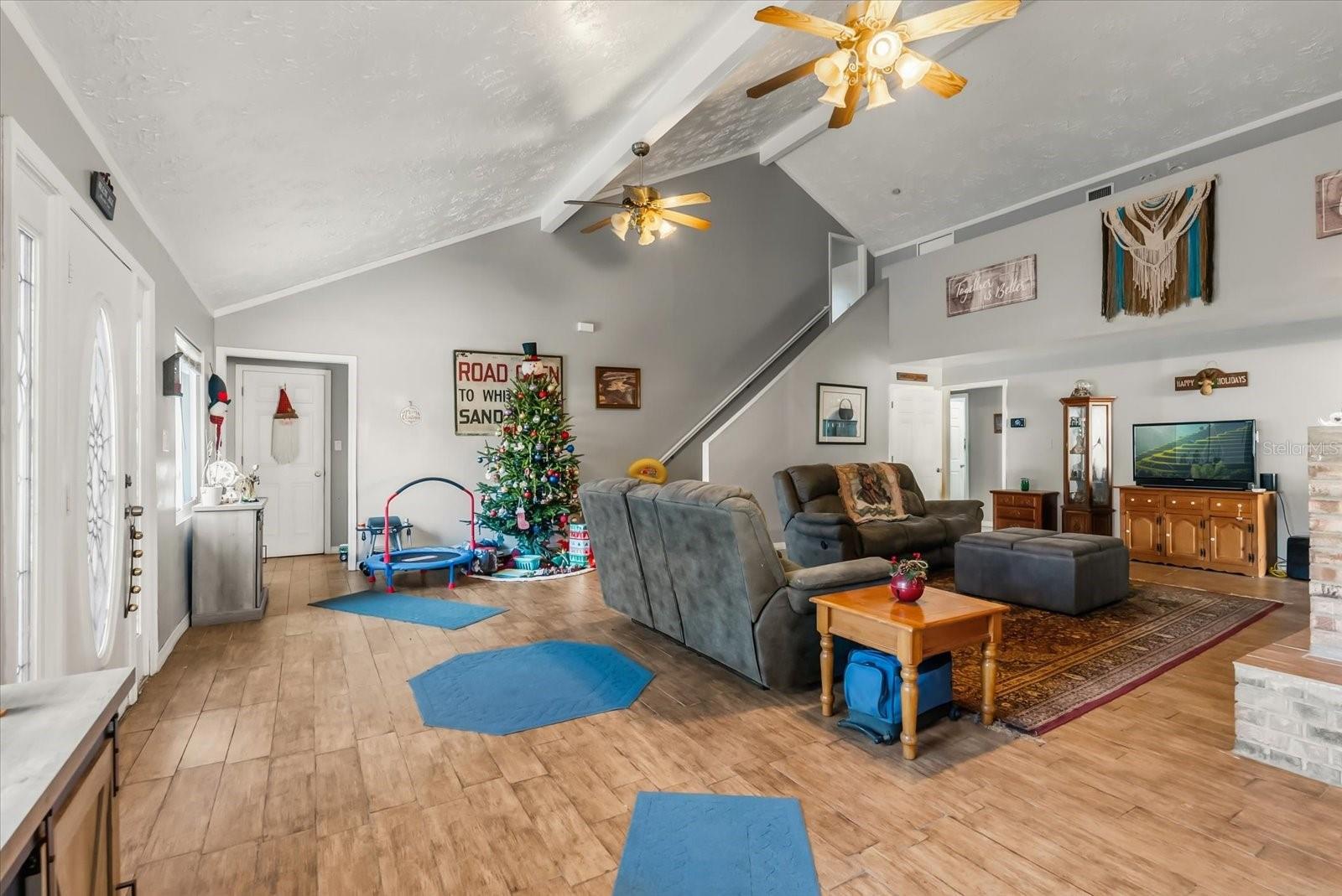 Image 4 of 17 For 418 Glenn Road