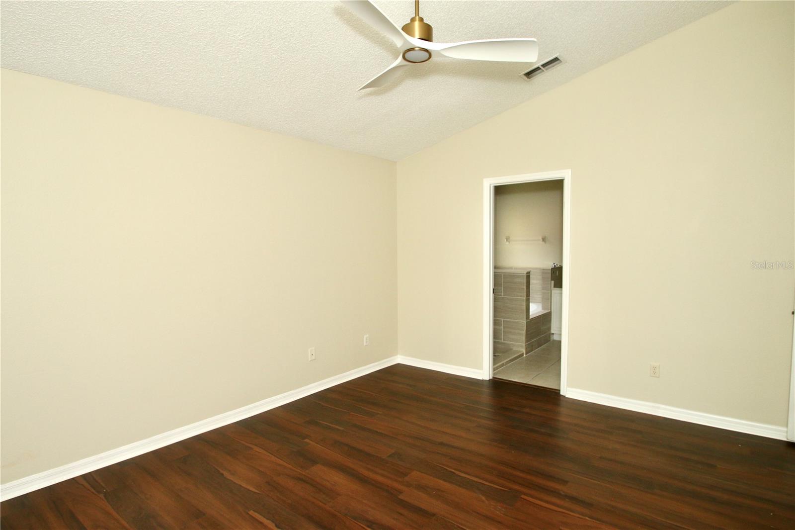 Image 31 of 43 For 1207 Greenley Avenue