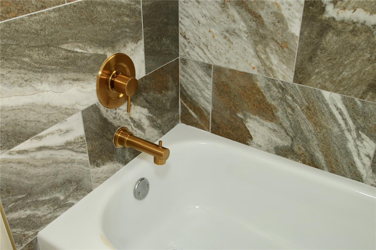 Image 33 of 43 For 1207 Greenley Avenue