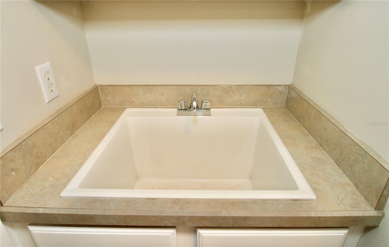 Image 36 of 43 For 1207 Greenley Avenue