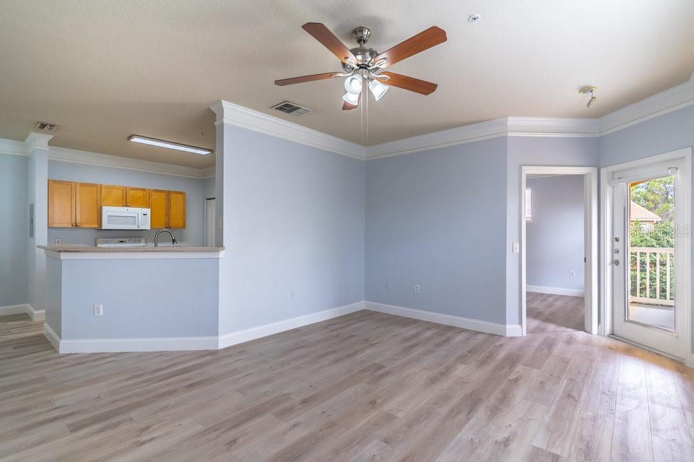 Image 6 of 23 For 8848 Villa View Circle 304