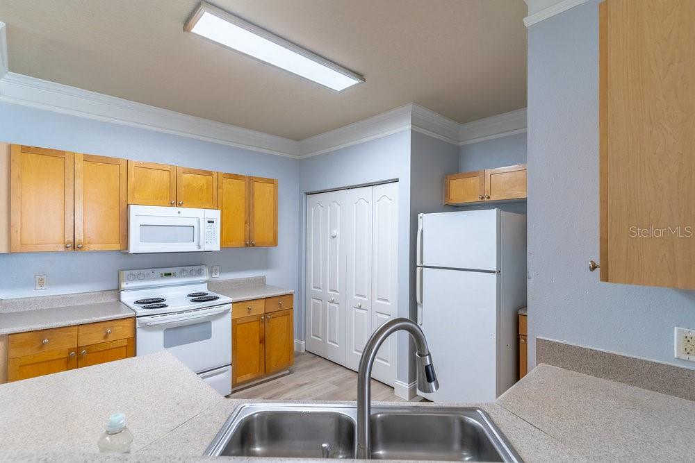 Image 7 of 23 For 8848 Villa View Circle 304