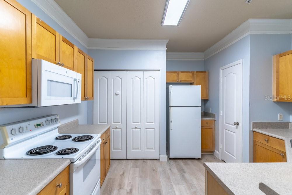 Image 8 of 23 For 8848 Villa View Circle 304